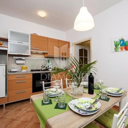 Santa Eufemia Rovinj 10Min Walk To City & Free Garage Parking Apartman Kültér fotó